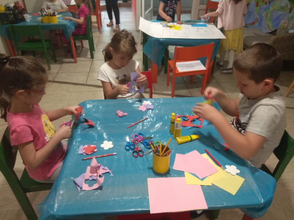 RADIONICA ZA DJECU – IZRADA EKO PLAKATA „NIJE SMEĆE SVE ZA VREĆE“