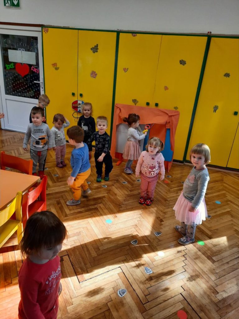 “Slonići” uče boje