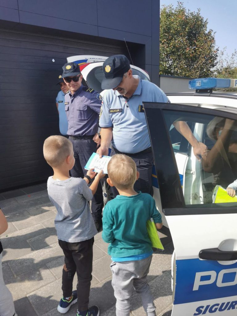 Obilježavanje Dana policije u Dječjem vrtiću Maza