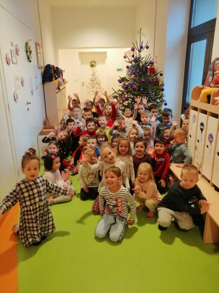 Ukrašavanje jelke u PO Ladimirevci