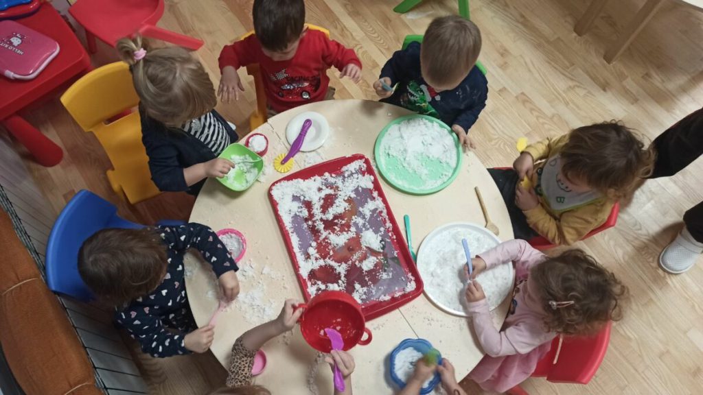 “Oblačići” se igraju “snijegom”