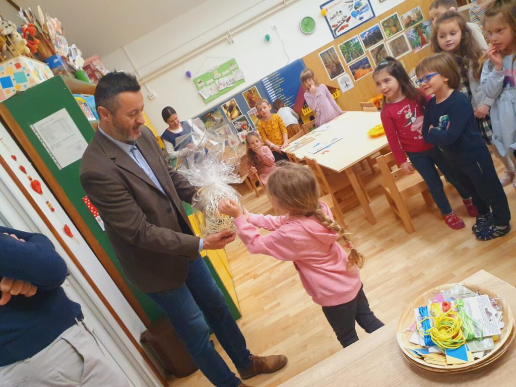 Posjet gradonačelnika i darivanje djece