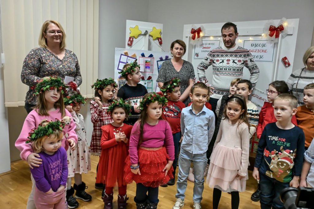 Otvorena izložba „Dječje božićne želje“