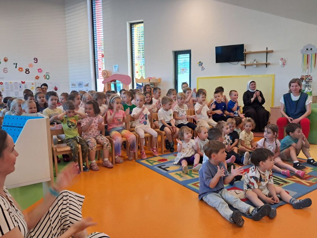 U PO Ladimirevci održana poučna predstava „Kako nastaje prijateljstvo“
